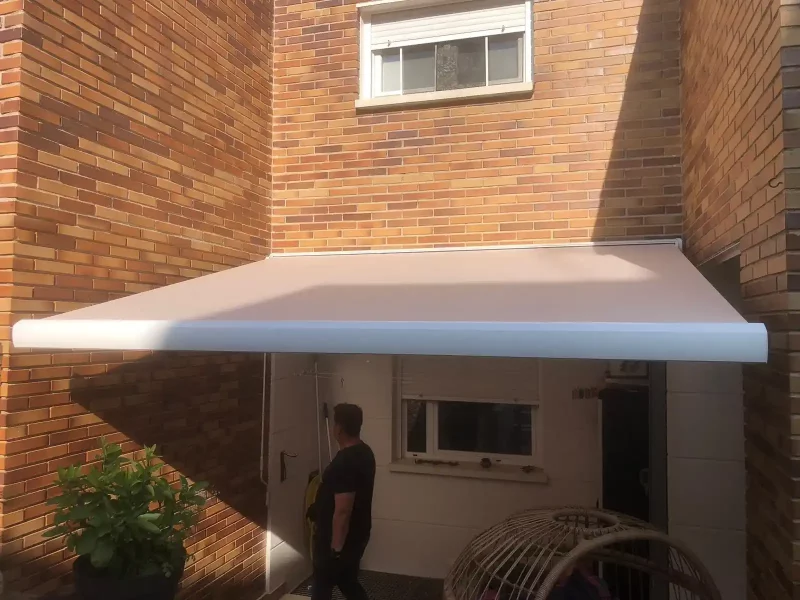 instalación toldo cofre